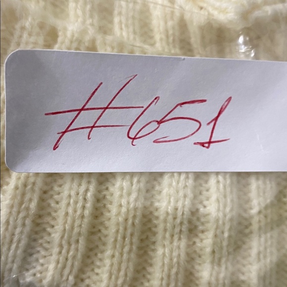 NWOT WEWOREWHAT  Off Shoulder Sweater in Black & Antique White - Picture 7 of 7